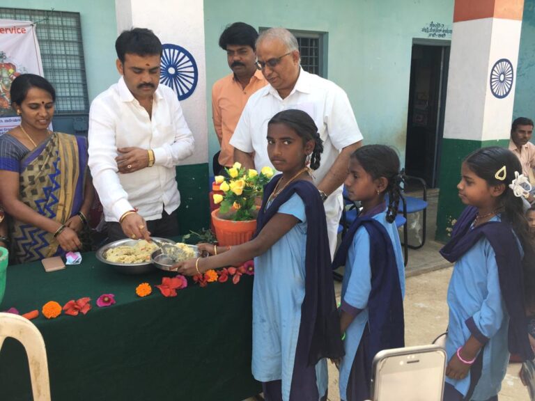 Villagers join hands for the Breakfast Launch Programme at Kaivara, Chintamani & Devanahalli – Feb 2018