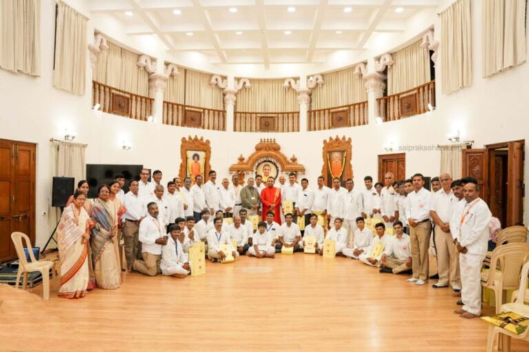 Telangana Teachers and Active Volunteers visit Sathya Sai Grama, 6th June 2024