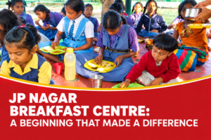 Schoolchildren enjoying meals together at Annapoorna’s JP Nagar Breakfast Centre.