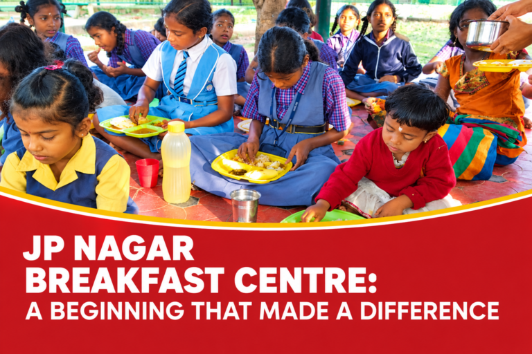 Schoolchildren enjoying meals together at Annapoorna’s JP Nagar Breakfast Centre.